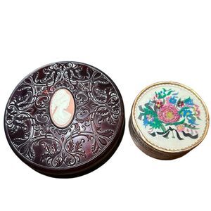 Vintage lot of Elizabeth Arden 1950’s powder box & 1971 Avon powder box.
